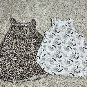 2 pack bundle Old Navy Luxe tank blouses.